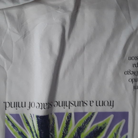 Brand new with tags trendy H&M city t shirt - Picture 4 of 17